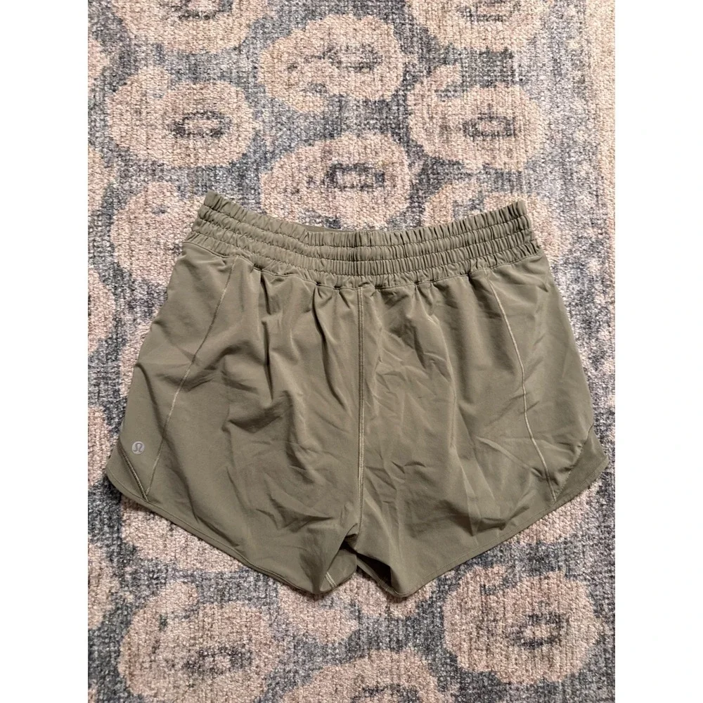 Lululemon Hotty Hot Short Size 8 TALL Excellent Condition